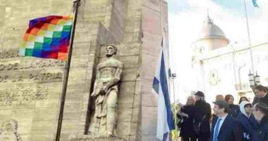 Polémica en el Monumento a la Bandera: organizaciones denuncian exclusión de la Wiphala y cuestionan una “mirada colonizada”