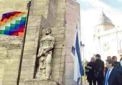 Polémica en el Monumento a la Bandera: organizaciones denuncian exclusión de la Wiphala y cuestionan una “mirada colonizada”