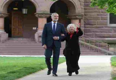 Margaret Atwood recibió en Toronto el III Premio de Poesía Joan Margarit