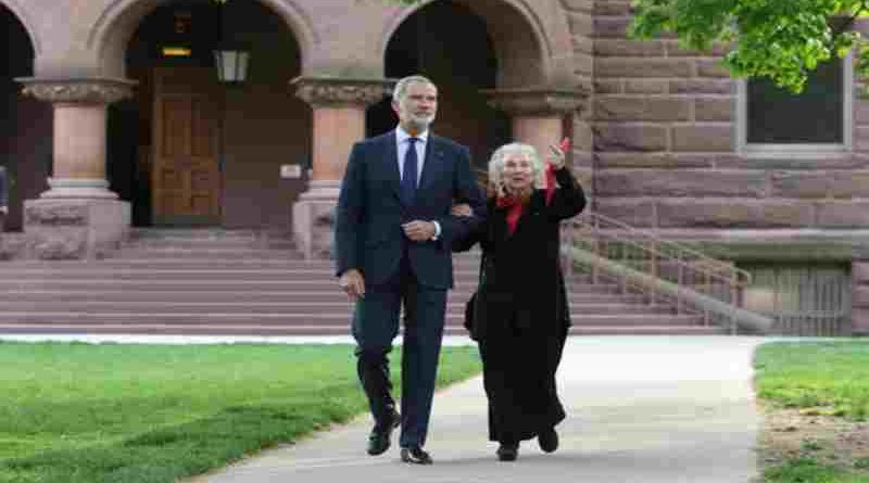 Margaret Atwood recibió en Toronto el III Premio de Poesía Joan Margarit