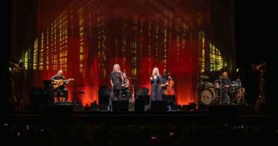 Historia viva del rock internacional: Robert Plant brindó un recital solemne en Rosario