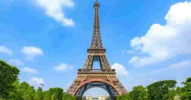 Francia: Un tramo de escalera de la Torre Eiffel fue subastada en 450.000 euros