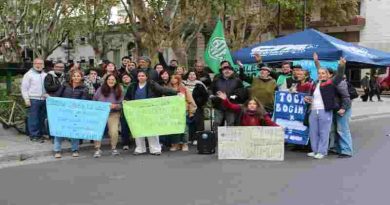 Municipales de ATE Rosario reclamaron por salarios mediante una olla popular