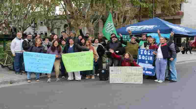 Municipales de ATE Rosario reclamaron por salarios mediante una olla popular