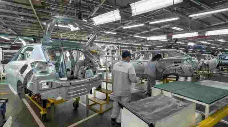 Por la baja en la demanda, una importante automotriz francesa deja de producir autos en Argentina