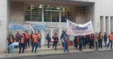 La Bancaria Rosario se movilizó contra un despido sin causa y Sergio Rivolta advirtió que “puede ser la punta del iceberg”