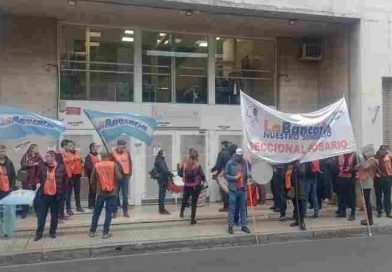 La Bancaria Rosario se movilizó contra un despido sin causa y Sergio Rivolta advirtió que “puede ser la punta del iceberg”