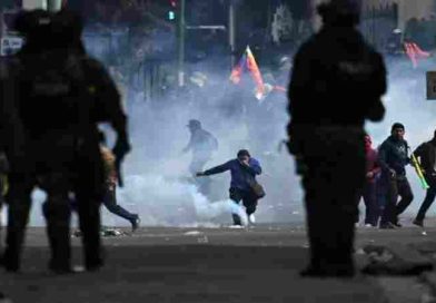 Bolivia: presidente advierte que quienes no quieran dialogar “les caerá la Constitución”