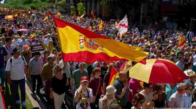 España: Una multitud copó las calles de Madrid para exigir la renuncia de Pedro Sánchez