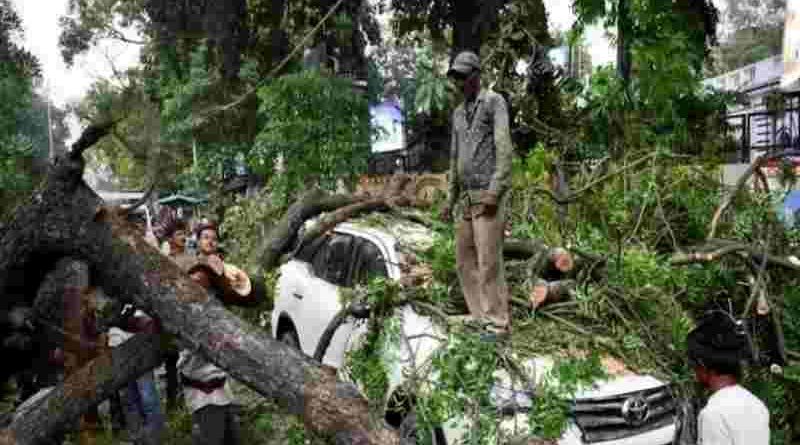 India: una tormenta eléctrica en Uttar Pradesh causó más de cien muertes y derrumbes masivos