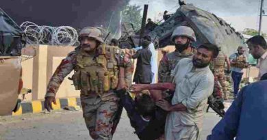 Pakistán: un ataque terrorista contra un tren militar generó una masacre con 24 muertos