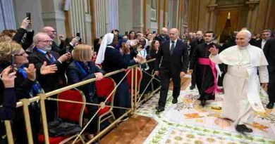 El papa León XIV exigió a los empleados de la Iglesia que dejen de ser espectadores