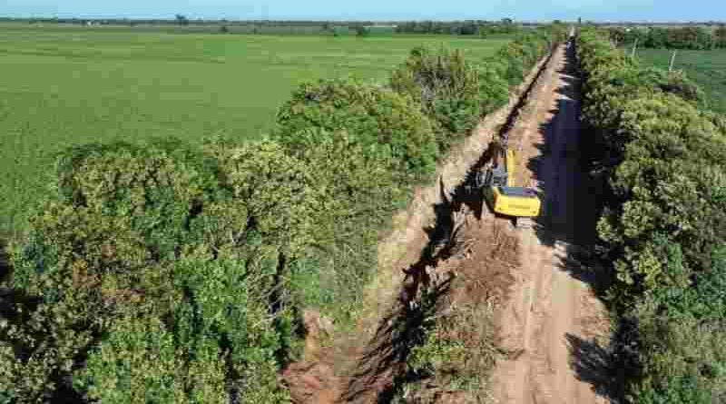 Otra inversión histórica en obras hídricas: el gobierno de Pullaro licita la limpieza de canales troncales en zona centro de la provincia
