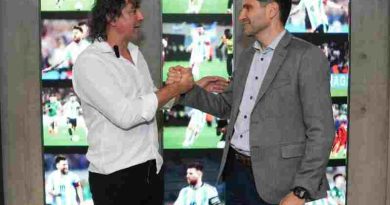 Pullaro participó en Rosario de la inauguración de la muestra de fotos de Messi y lo destacó como ejemplo dentro y fuera de la cancha