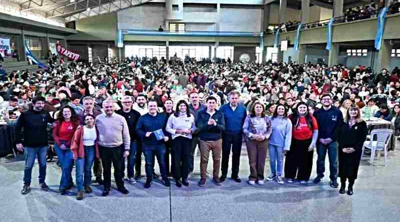 El Socialismo santafesino se movilizó en la capital provincial con un fuerte mensaje de unidad nacional