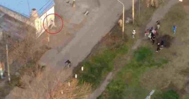 Vendían droga en una plaza del barrio 7 de Septiembre y fueron captados por un dron