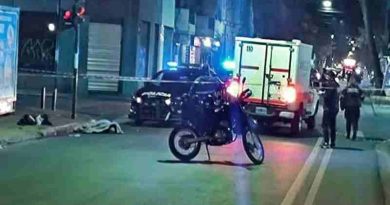 Tragedia en el microcentro: falleció un hombre en situación de calle y testigos denuncian demoras en la ambulancia