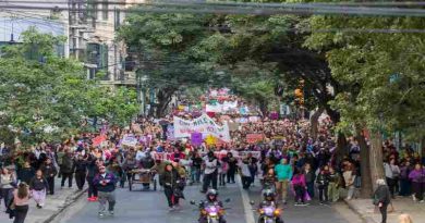 De abuelas a nietas: la histórica marea de mujeres que volvió a colmar las calles de Rosario por el “Ni Una Menos”
