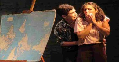 Teatralidad y humor ácido: estrena «No descansa nunca», la nueva propuesta de Romina Mazzadi Arro