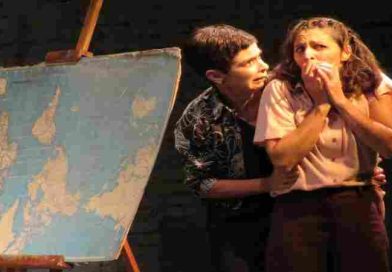 Teatralidad y humor ácido: estrena «No descansa nunca», la nueva propuesta de Romina Mazzadi Arro