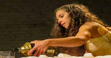 El amor, los detalles y el teatro: “Las escenas secundarias” en Espacio Bravo