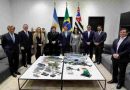 Javier Milei acompaña a Flávio Bolsonaro en Brasil: “Vinimos a acompañar la ola azul”