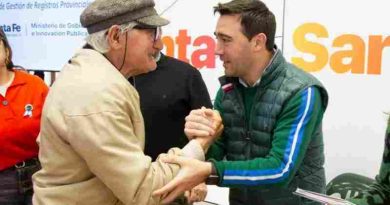 Marcos de lentes secuestrados en una causa por estafa fueron entregados por Provincia a adultos mayores de Rosario