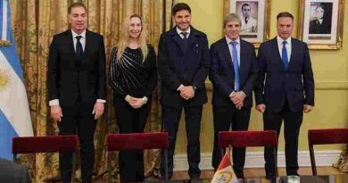 Pullaro firmó el traspaso de Nación a Provincia de la ruta A012: “Mañana comenzamos las obras de reparación”
