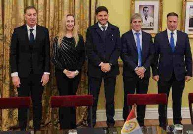 Pullaro firmó el traspaso de Nación a Provincia de la ruta A012: “Mañana comenzamos las obras de reparación”