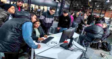 Más de 200 jóvenes presentaron sus proyectos finales en el Demo Day 2026 de Tecnoteca Rosario