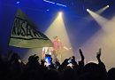 El pogo de la resiliencia: Skay conmovió a Rosario en una noche de homenaje implícito y mística eterna