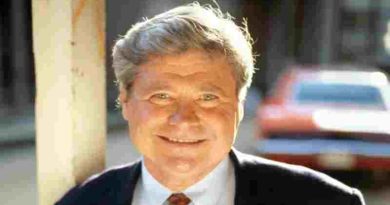 Murió Ben Jones, el actor que interpretó al querido Cooter de Los Dukes de Hazzard