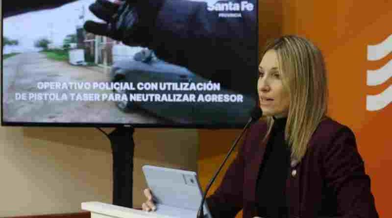 Con el uso de la pistola Taser la Policía redujo a un hombre que amenazaba a su padre con un arma blanca