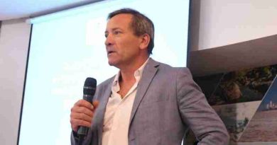 Renunció el director de la Oficina de Presupuesto del Congreso