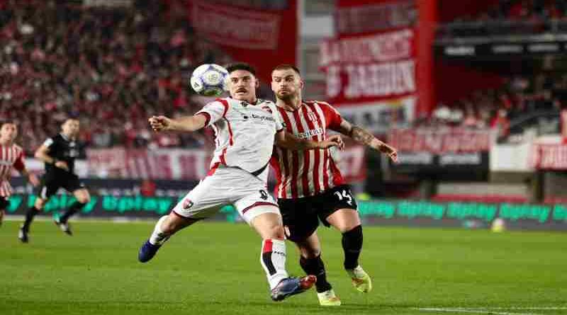 Lo sacó de la galera: Con un Reinatti imbatible y el esfuerzo del resto, Newell’s se trajo un puntazo de La Plata