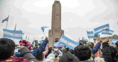 Comienzan las promesas de lealtad extendidas: “Sí, prometo. Mi bandera, mi orgullo”