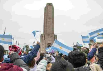 Comienzan las promesas de lealtad extendidas: “Sí, prometo. Mi bandera, mi orgullo”