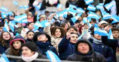Primera promesa de lealtad a la bandera extendida: más de mil alumnas y alumnos participaron de la jornada