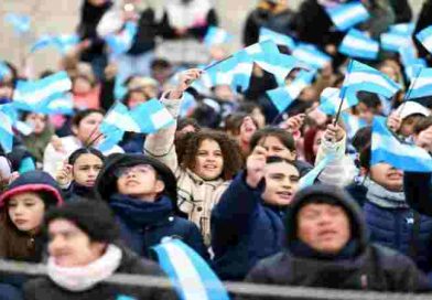 Primera promesa de lealtad a la bandera extendida: más de mil alumnas y alumnos participaron de la jornada