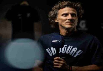 Diego Forlán fue presentado como entrenador de Uruguay