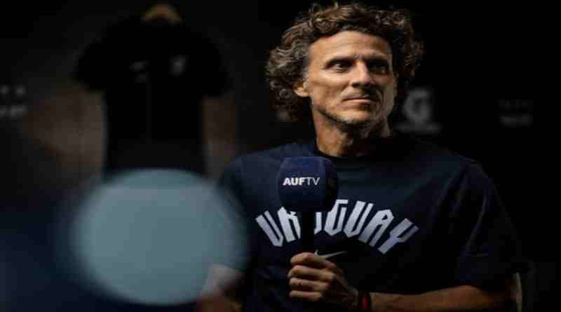 Diego Forlán fue presentado como entrenador de Uruguay