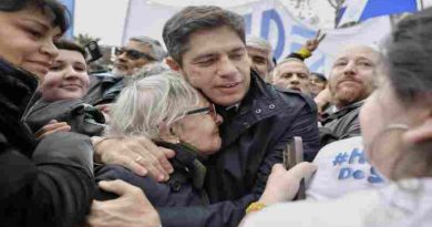 Kicillof participó de la marcha en rechazo al proyecto de Ley de Inviolabilidad de la Propiedad Privada