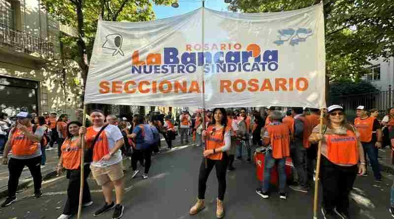 La Bancaria Rosario se moviliza a Nación Servicios tras una nueva ola de despidos sin causa