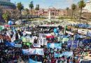 Masiva marcha a Plaza de Mayo por San Cayetano de sindicatos y organizaciones sociales