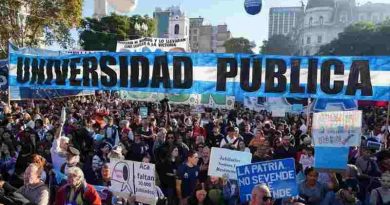 Docentes universitarios paran 48 horas contra el Gobierno por fondos y salarios