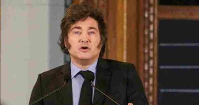Javier Milei en la Bolsa de Comercio de Rosario ninguneó a los periodistas y la política: “si no tuvieran una mirada en torno a los tres segundos, hubiesen entendido”