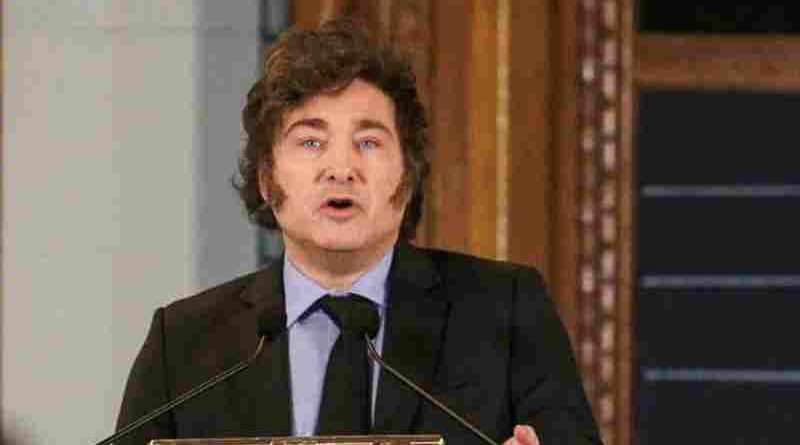 Javier Milei en la Bolsa de Comercio de Rosario ninguneó a los periodistas y la política: “si no tuvieran una mirada en torno a los tres segundos, hubiesen entendido”