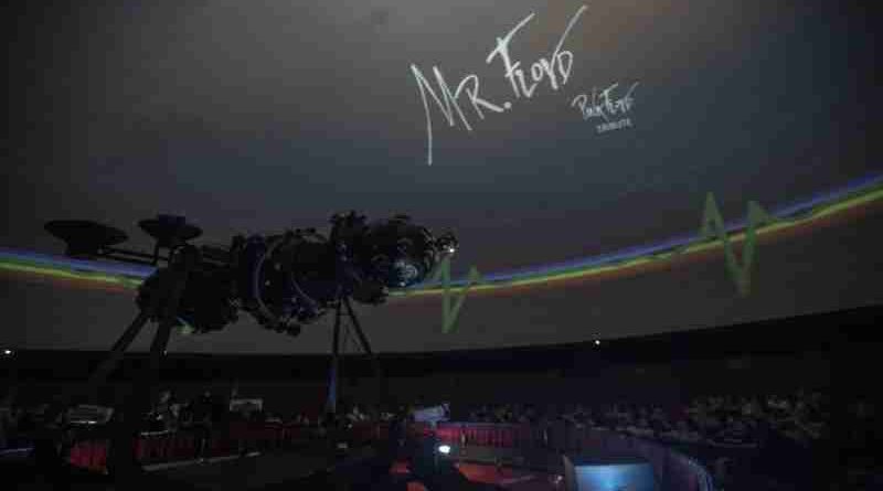 El universo de Pink Floyd cobra nueva vida bajo la cúpula del Complejo Astronómico Municipal