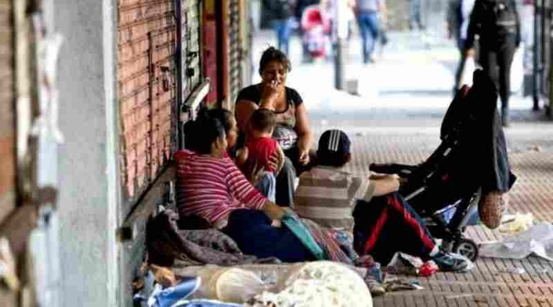 País que duele: casi el 40% de niños y adolescentes argentinos tienen dificultad para acceder a ropa y calzado