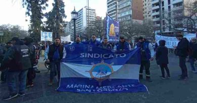 La Marina Mercante dijo presente en Rosario en repudio a la llegada de Javier Milei: “hay 22 mil puestos de trabajo en riesgo”, afirmó Zabala